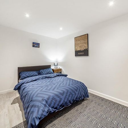 Two Bed Home In The Heart Of 에그햄 외부 사진