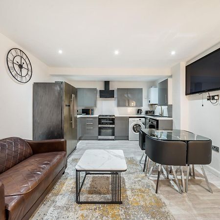 Two Bed Home In The Heart Of 에그햄 외부 사진
