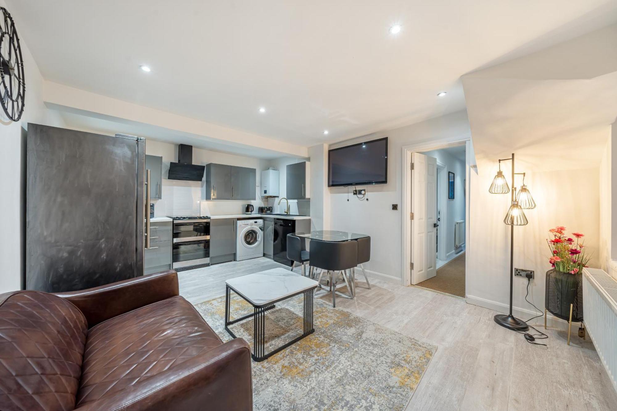 Two Bed Home In The Heart Of 에그햄 외부 사진